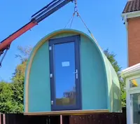 medium size garden pod crane lift